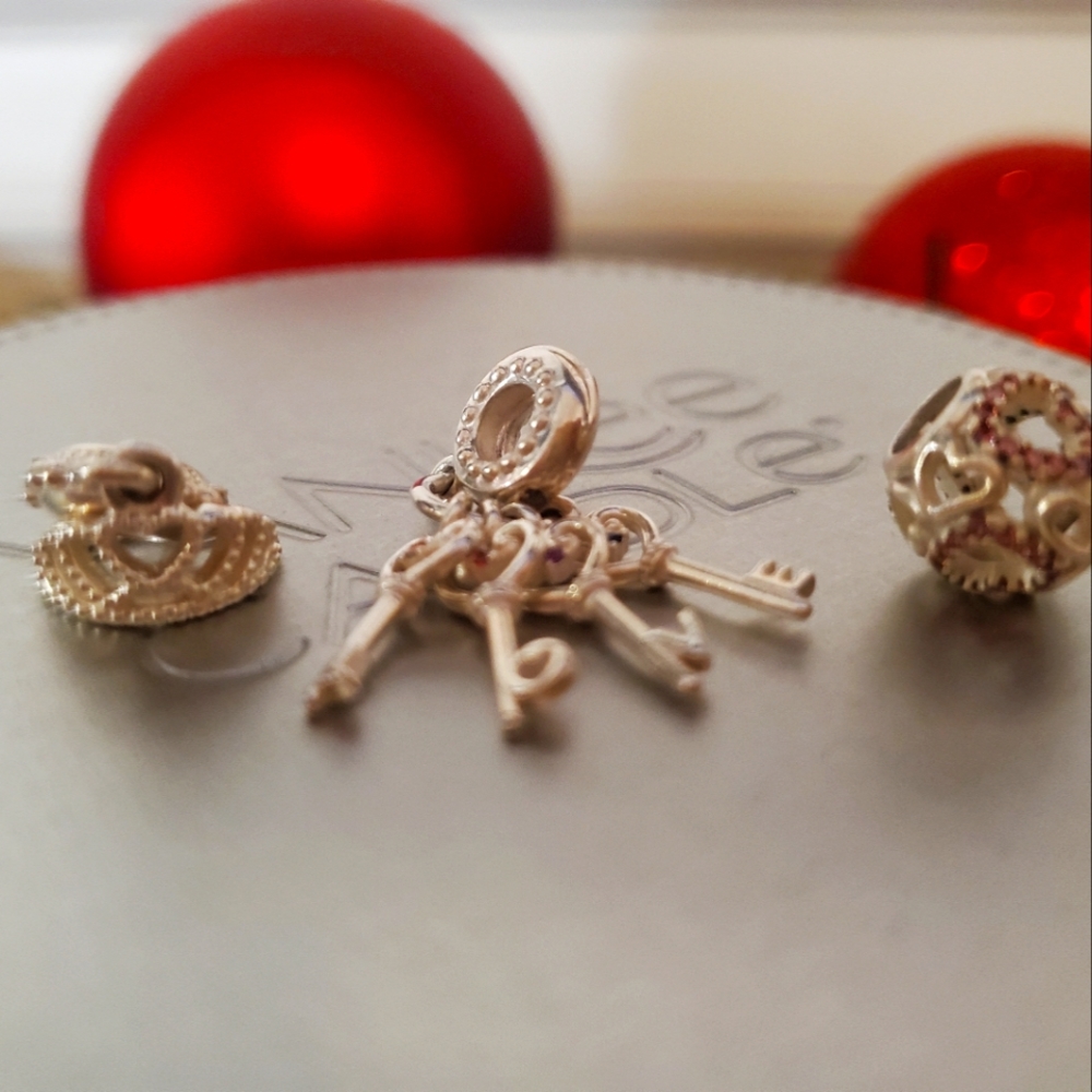 Bundle of 3 pandora charms♡
